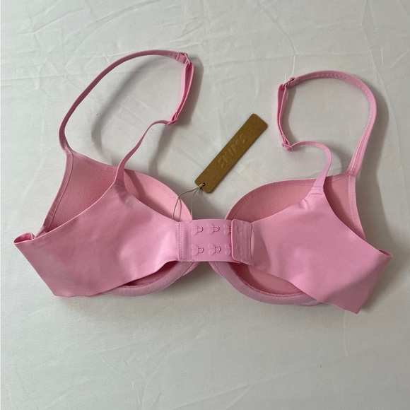 SKIMS Ultimate Tear Drop Plunge Push Up Bra Pink - Picture 2 of 5